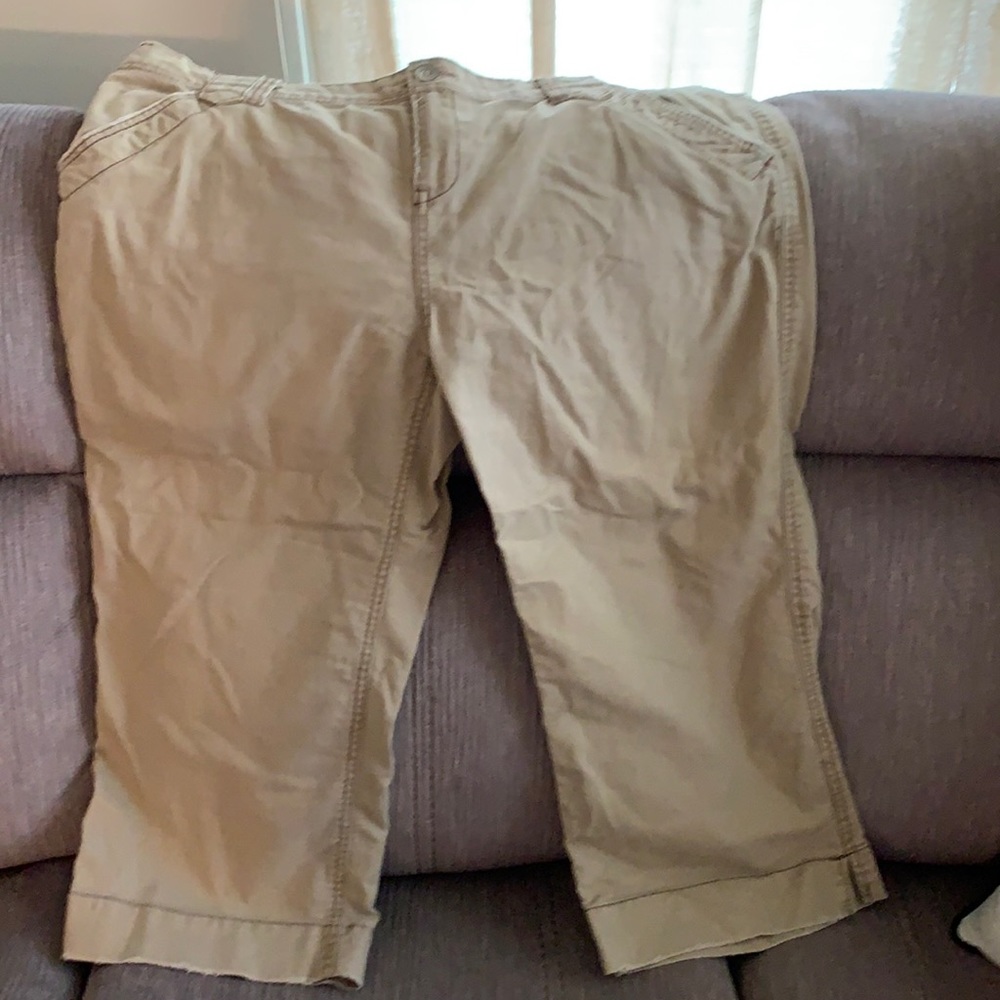 Khaki Capri